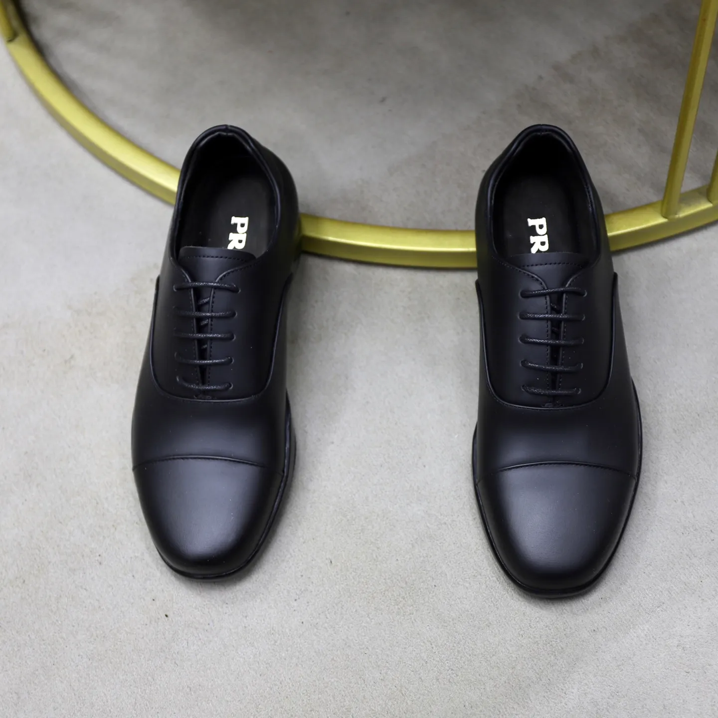 Factory price: 600💰Top original order Brand: PRADA (Prada) Standard code: Men's size 38/44 (45 can be customized) Grade: Same as the official website Material: Original cowhide surface, cowhide lining, original wear-resistant soft outsole Style category: casual sports shoes, young fashion, European and American trends, British style Color: actual picture color